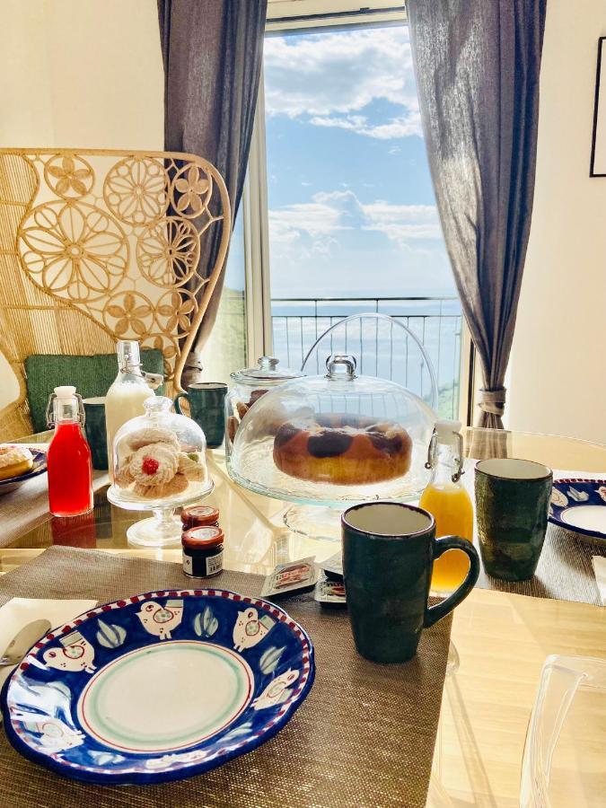 Апартаменты Borgo Virginia - Sea View In Amalfi Coast Виетри Экстерьер фото